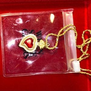 Great necklace worn it 3-4 times I love it.